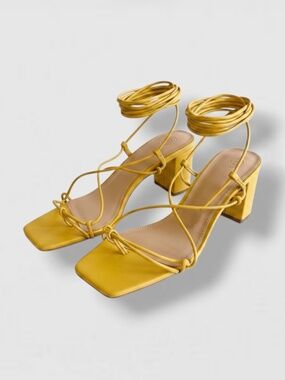 Urban Outfitters Sloan Square-Toe Strappy Block Heel Sandal Size 8 New